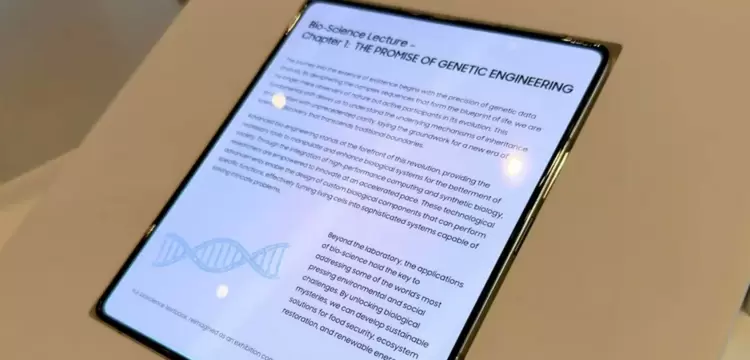 三星在2026年CES上展示无折痕OLED技术:采用屏下摄像头或将率先应用于折叠屏iPhone(图1) 三星在2026年CES上展示无折痕OLED技术:采用屏下摄像头或将率先应用于折叠屏iPhone(图1)