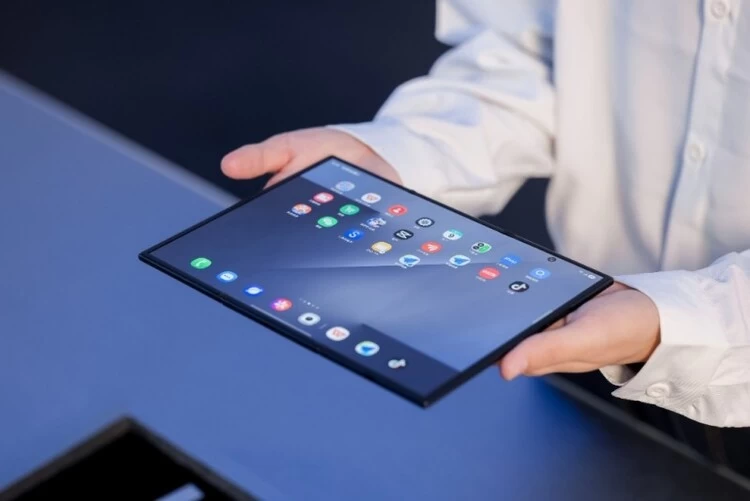 如何兼顾大屏与便携?解析三星Galaxy Z TriFold的设计逻辑(图1) 如何兼顾大屏与便携?解析三星Galaxy Z TriFold的设计逻辑(图1)