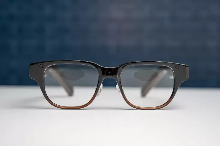 联想推出概念款AI智能眼镜,支持连接手机或电脑(图1) 联想推出概念款AI智能眼镜,支持连接手机或电脑(图1)