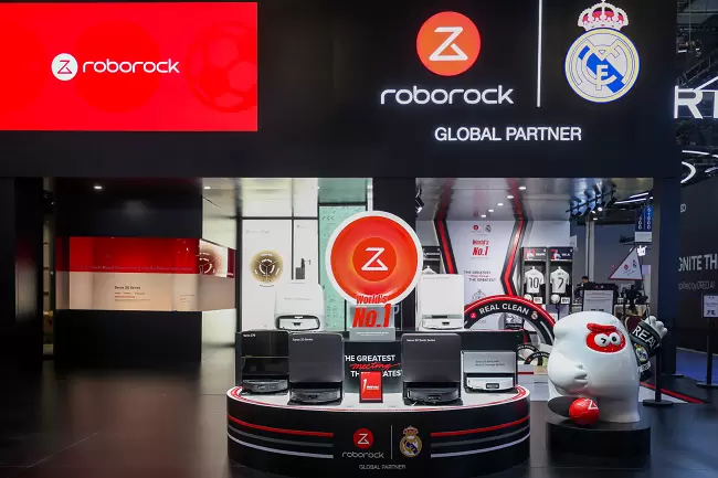 CES 2026:石头科技携手皇家马德里,全球首款能扫楼梯的扫地机器人亮相(图4) CES 2026:石头科技携手皇家马德里,全球首款能扫楼梯的扫地机器人亮相(图4)