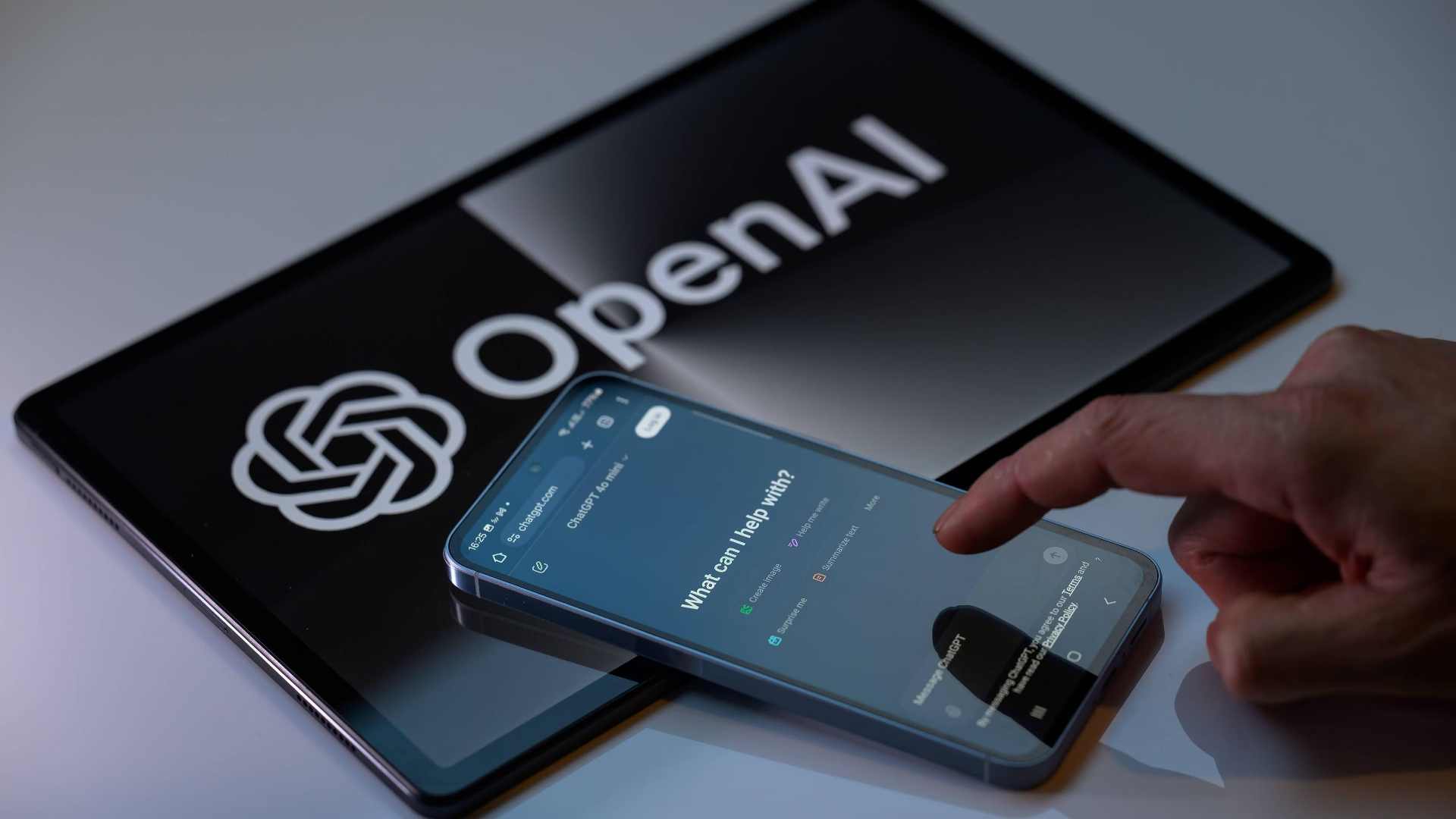 一周AI大事:英伟达市值首破5万亿,OpenAI重组(图3) 一周AI大事:英伟达市值首破5万亿,OpenAI重组(图3)