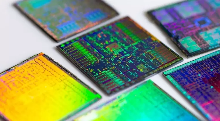 台积电2纳米制程的流片数量已达到3纳米节点的1.5倍,苹果、高通和联发科的订单占据主要份额(图1) 台积电2纳米制程的流片数量已达到3纳米节点的1.5倍,苹果、高通和联发科的订单占据主要份额(图1)