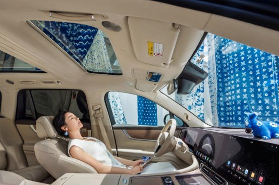 稳坐50万级销冠！问界M9重新定义豪华出行新标杆(图2)