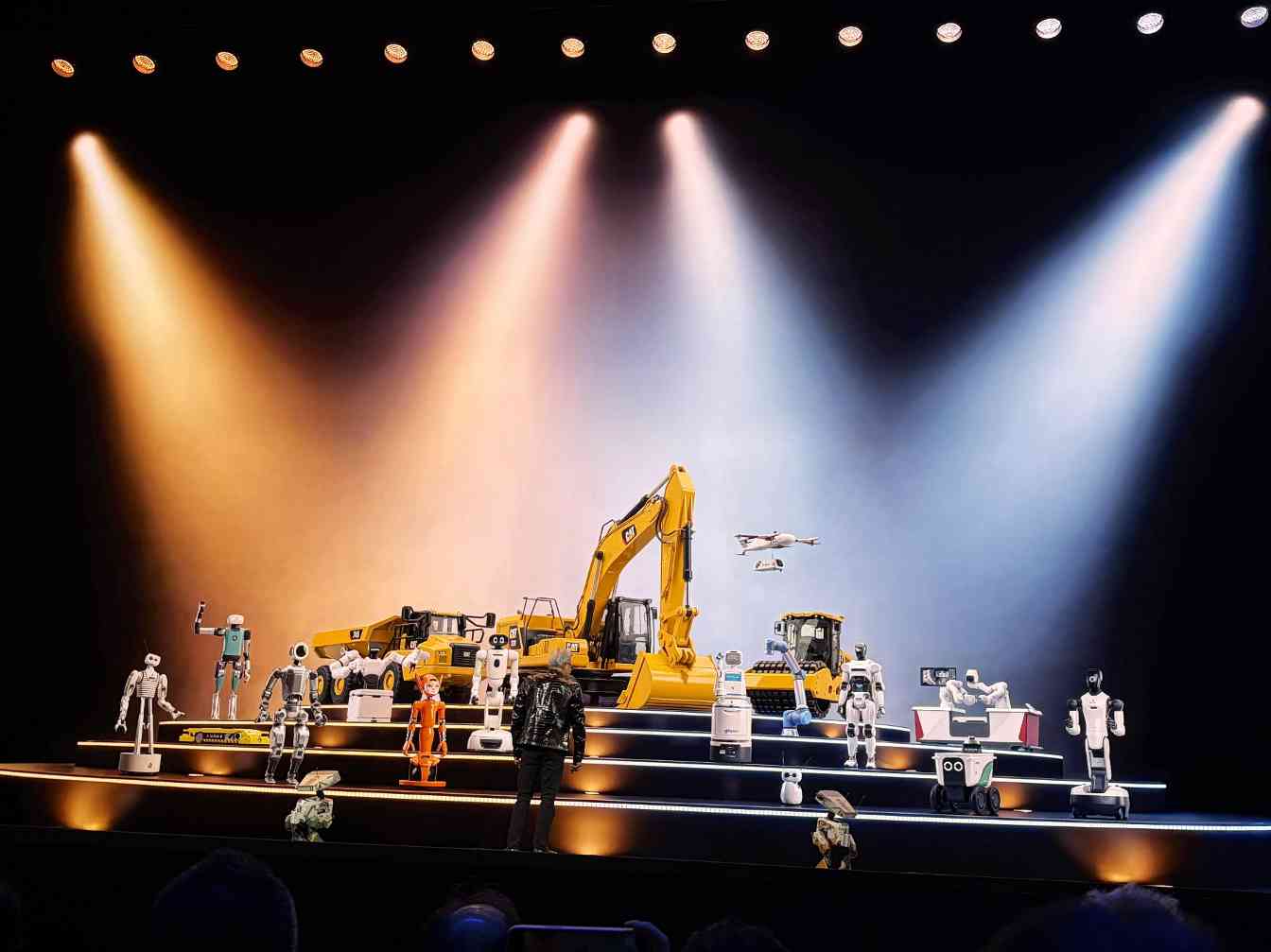 排队500米只为听一个答案！黄仁勋CES定调：未来(图13)