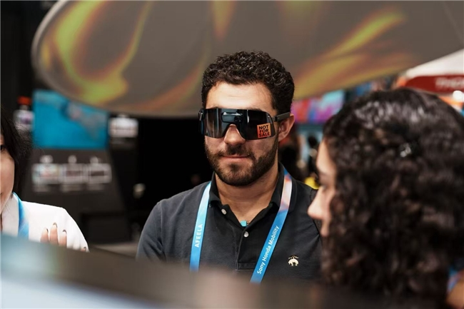 韶音于CES 2026呈现智能可穿戴新生态:推出AI眼镜OpenGuide AI、OpenVision(图4) 韶音于CES 2026呈现智能可穿戴新生态:推出AI眼镜OpenGuide AI、OpenVision(图4)