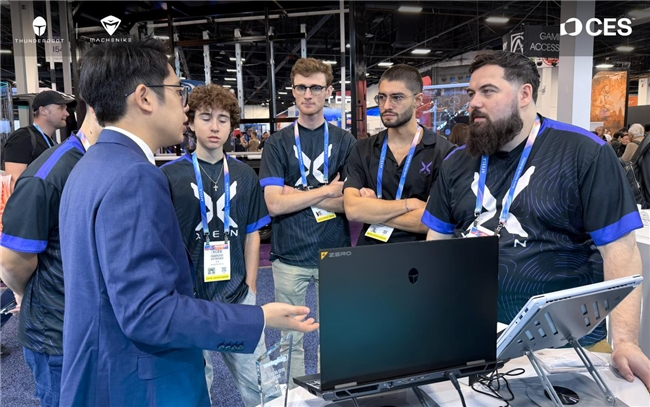 1.58kg机身+160W双满血释放!新一代“轻型”游戏本雷神ZERO Air亮相CES2026(图4) 1.58kg机身+160W双满血释放!新一代“轻型”游戏本雷神ZERO Air亮相CES2026(图4)