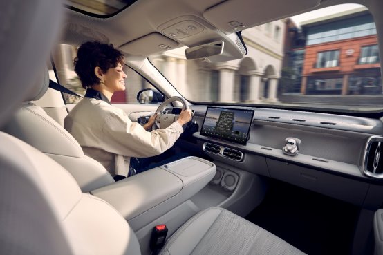 成都车展燃情双响！零跑B10新色首发暨B01万台交付(图5)