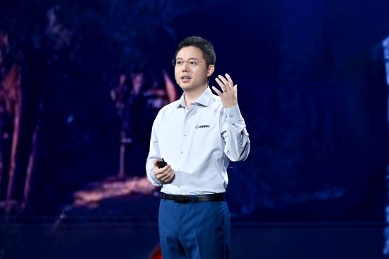 百度智能云升级百舸5.0、千帆4.0，发布数字员工“AI吴彦祖”和一见“AI老师傅”(图1)