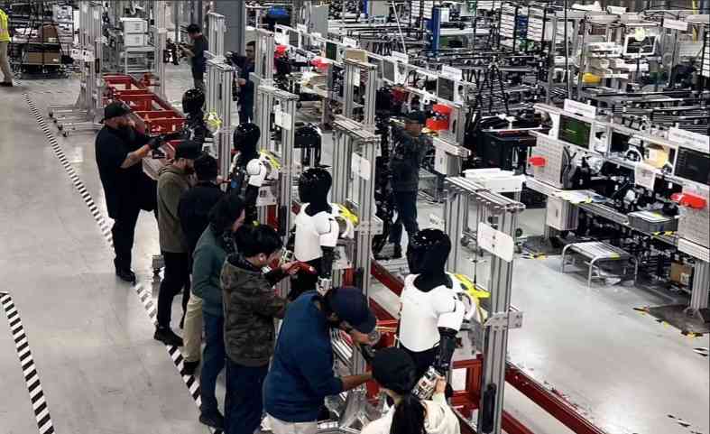 093260efj00sv7cl8004cd000v900j4p 特斯拉 Optimus 人形机器人试生产线亮相,马斯克称年底数千台将入驻工厂(图1)