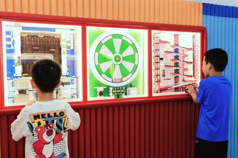 火锅店里的科技派对：海底捞将亲子时光秒变AI编程课堂！(图2)