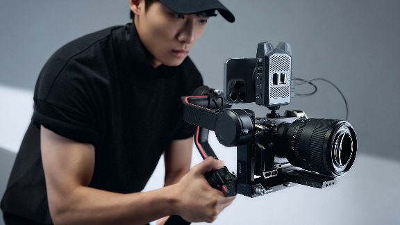 999元！猛玛推出首款消费级图传“微影”，实现创作“拍立传”(图2)