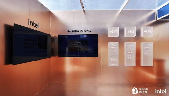 终端 AI 奇点已至，英特尔点燃 PC 