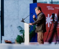 陈天桥系统阐述“发现式智能”，定义AGI