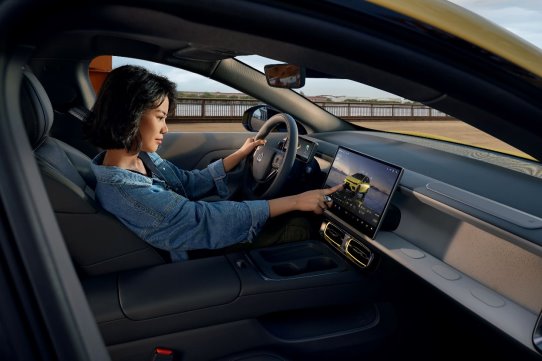 为全球年轻用户打造的“人生Dream Car” 零跑Lafa5预售开启(图8)