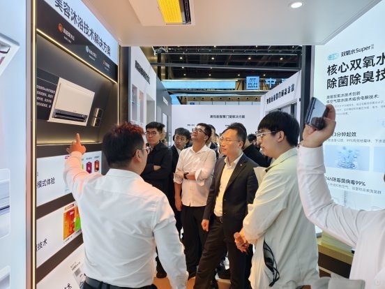 奥普智能科技携手华润置地亮相2025武汉智博会，共筑“好房子”新标杆(图6)