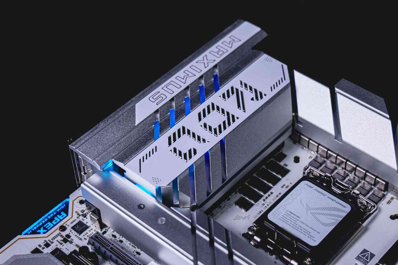 ROG MAXIMUS Z890 APEX主板创DDR5-13322超频新纪录(图8)