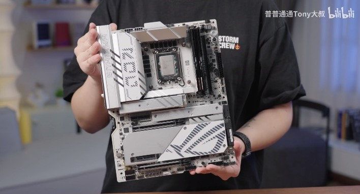 ROG MAXIMUS Z890 APEX主板创DDR5-13322超频新纪录(图7)